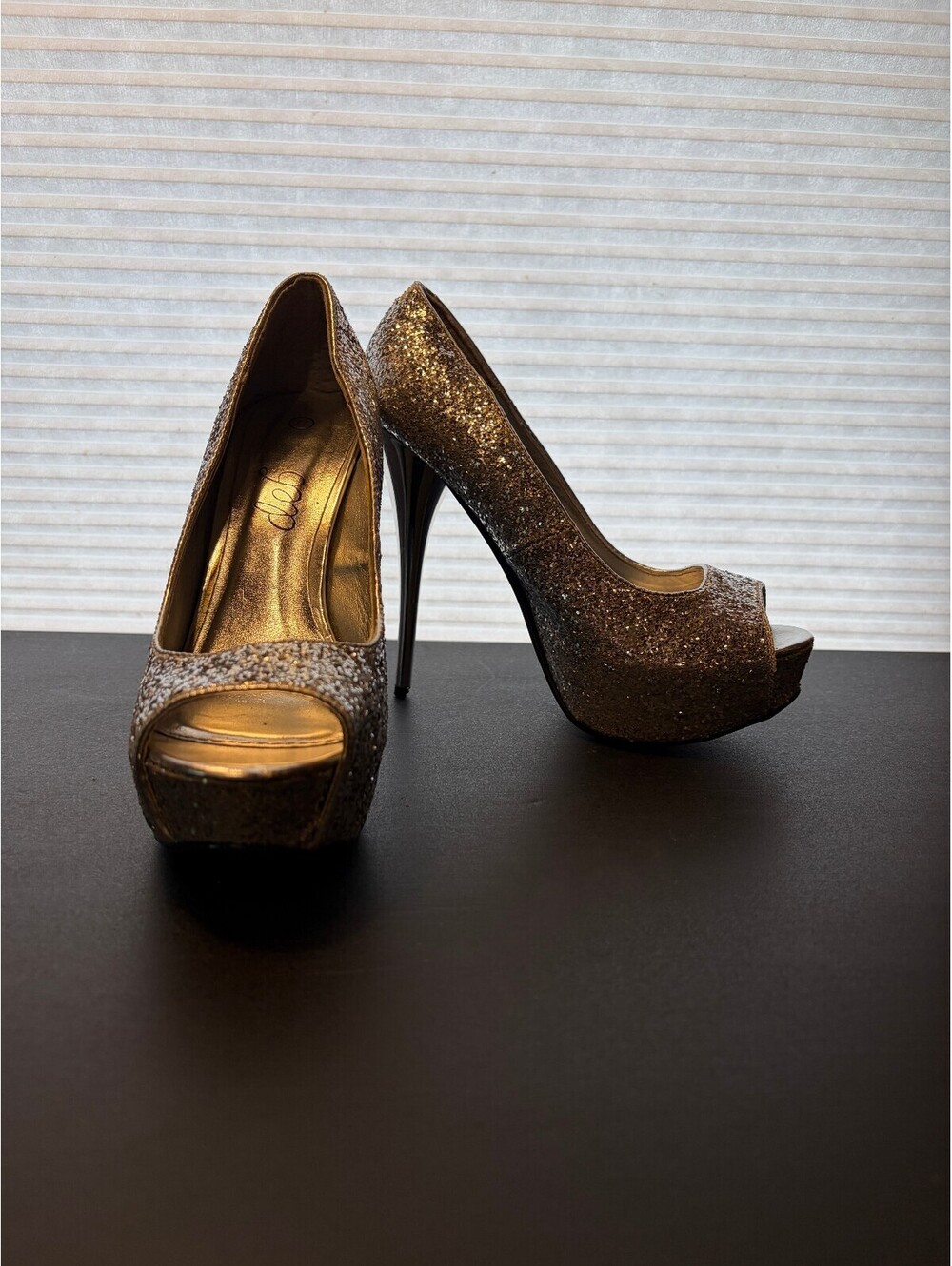 Y2K Deb Brand Silver Glitter Peep Toe Platform Pump Heels Shoes Size 7 1/2 1275